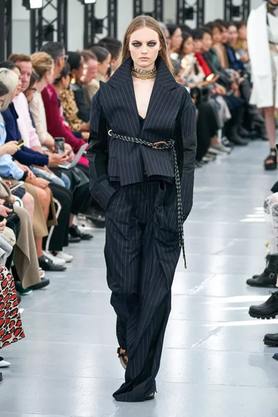 Look 11